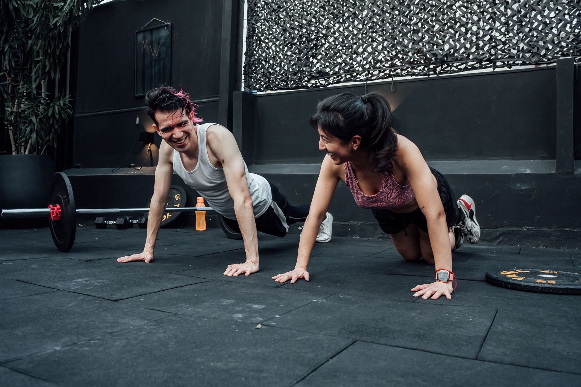 Push-ups help build upper body muscle. (Image via Pexels/Mike Gonzalez)